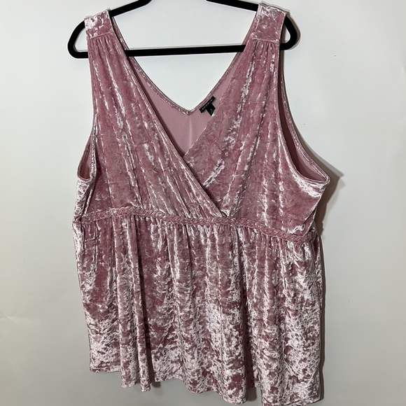Torrid 5 VELVET SURPLICE BABYDOLL TANK pink - Picture 4 of 9